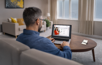 Chat GPT Argetra Kunde arbeitet ruhig am Laptop Webinar